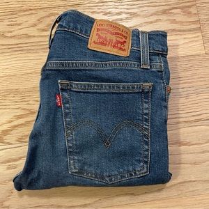 Levi’s medium wash blue WEDGIE skinny jeans. Size 27. No stains or tears.